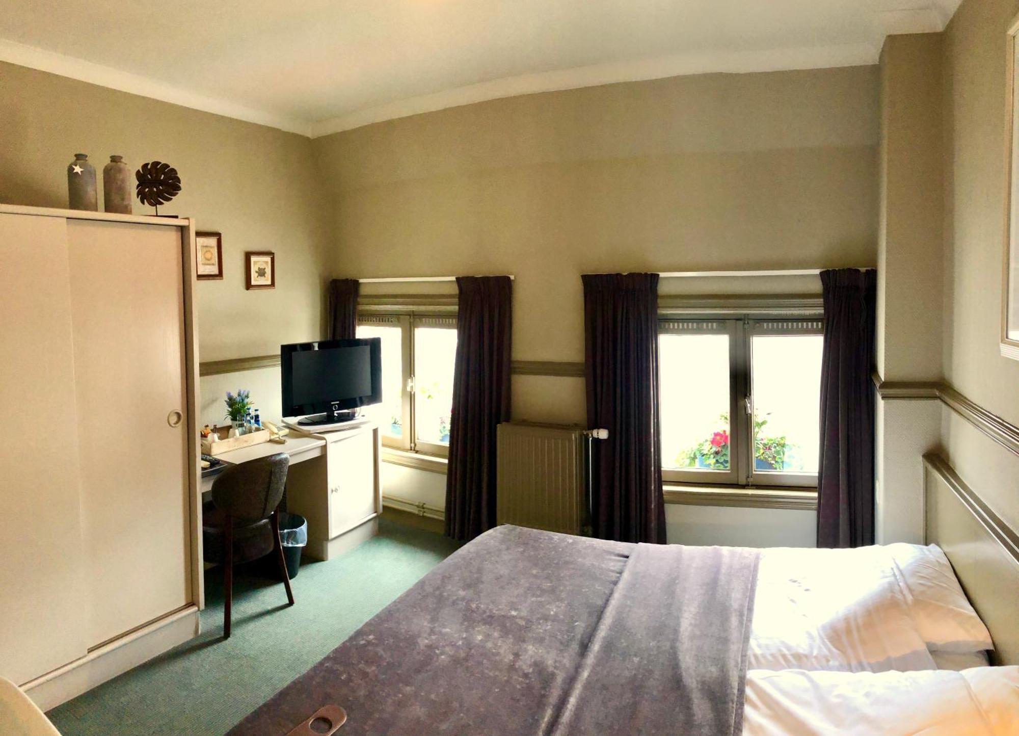 Grand Cafe Hotel De Bourgondier Bergen op Zoom Εξωτερικό φωτογραφία