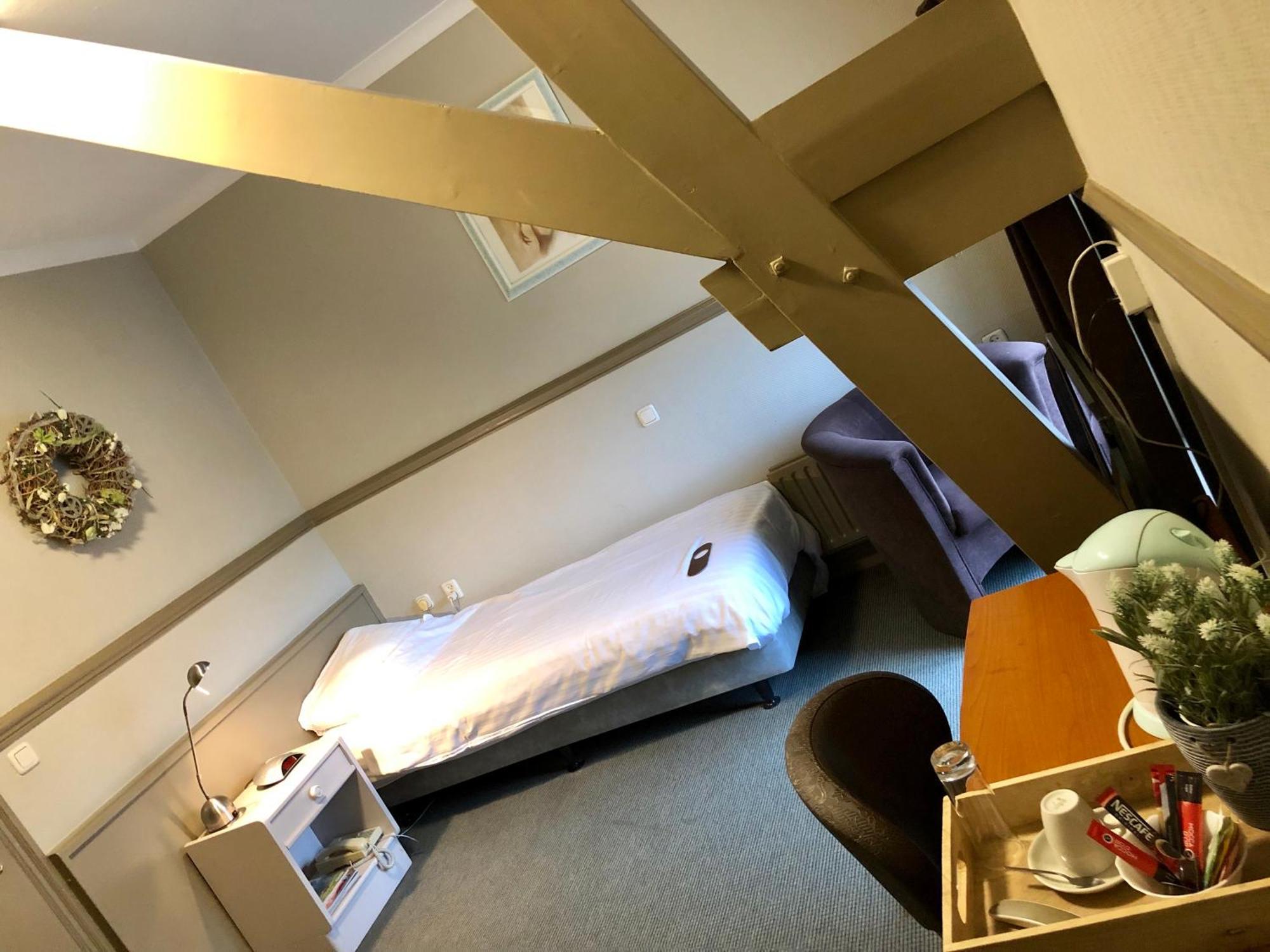 Grand Cafe Hotel De Bourgondier Bergen op Zoom Εξωτερικό φωτογραφία