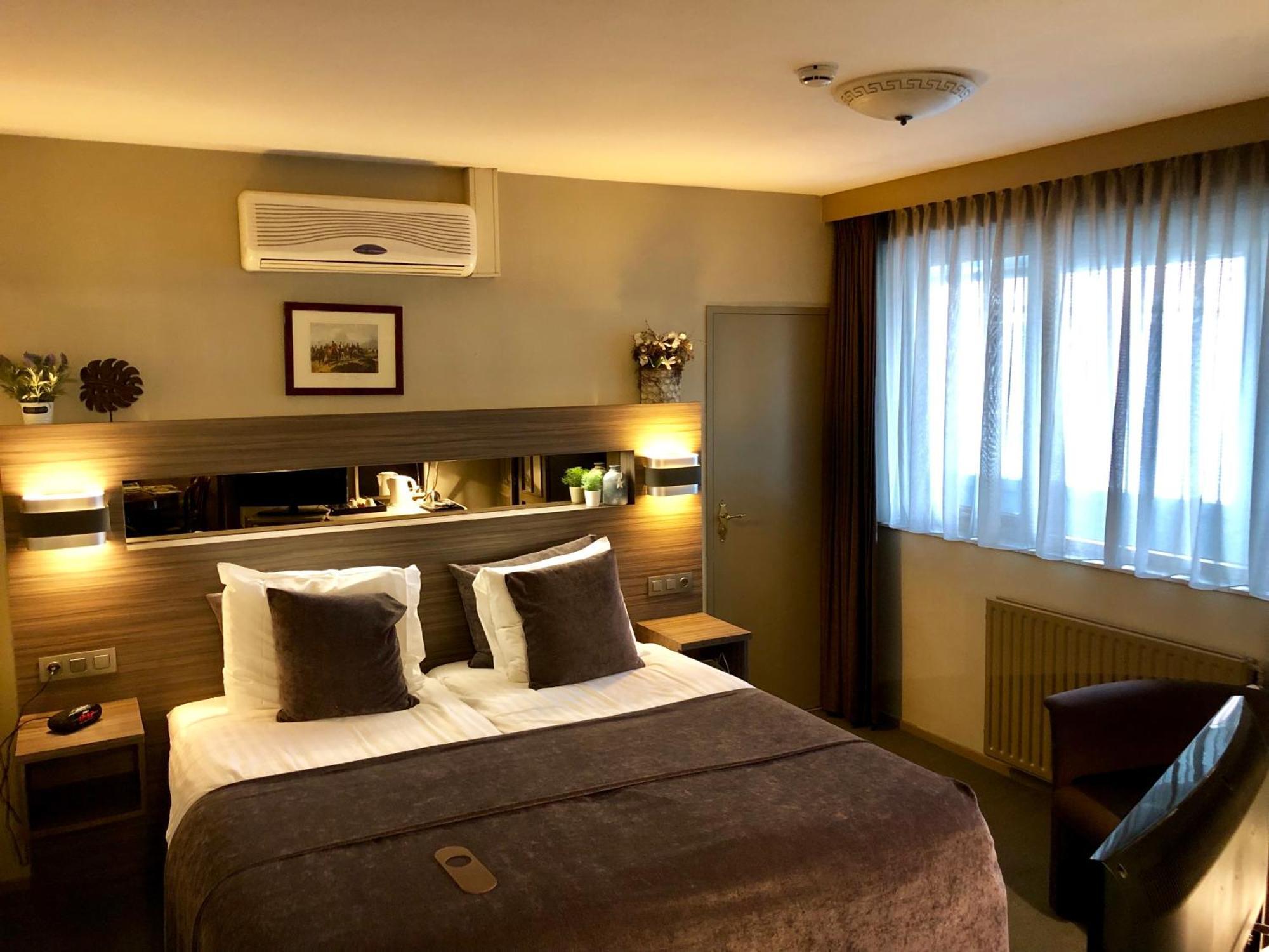 Grand Cafe Hotel De Bourgondier Bergen op Zoom Εξωτερικό φωτογραφία